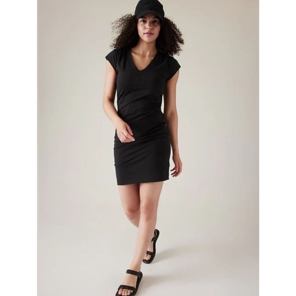 Athleta Black Effortless Tee Dress Classic Black #613933  Large V-Neck T-Shirt